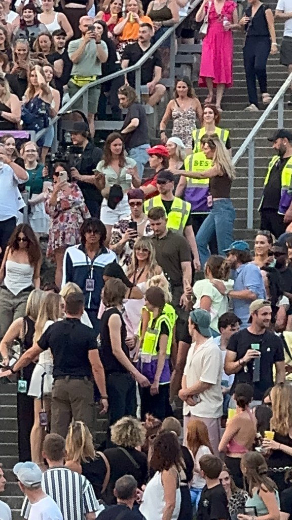 Heidi Klum auf dem Weg zu ihrem VIP-Platz