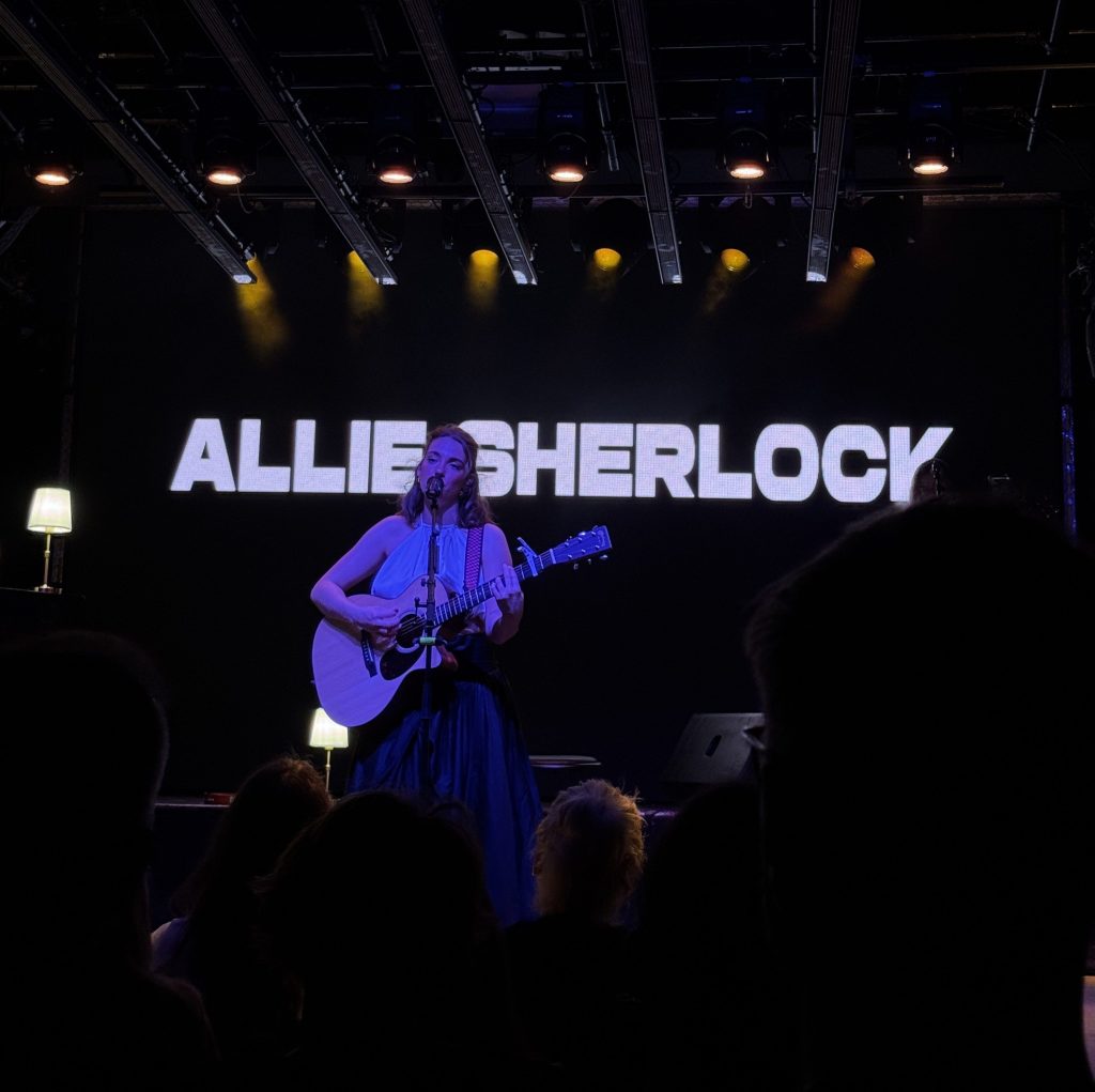Dubliner Straßen-Vibes am Donaukanal: Allie Sherlock live im Wiener&nbsp;Flex